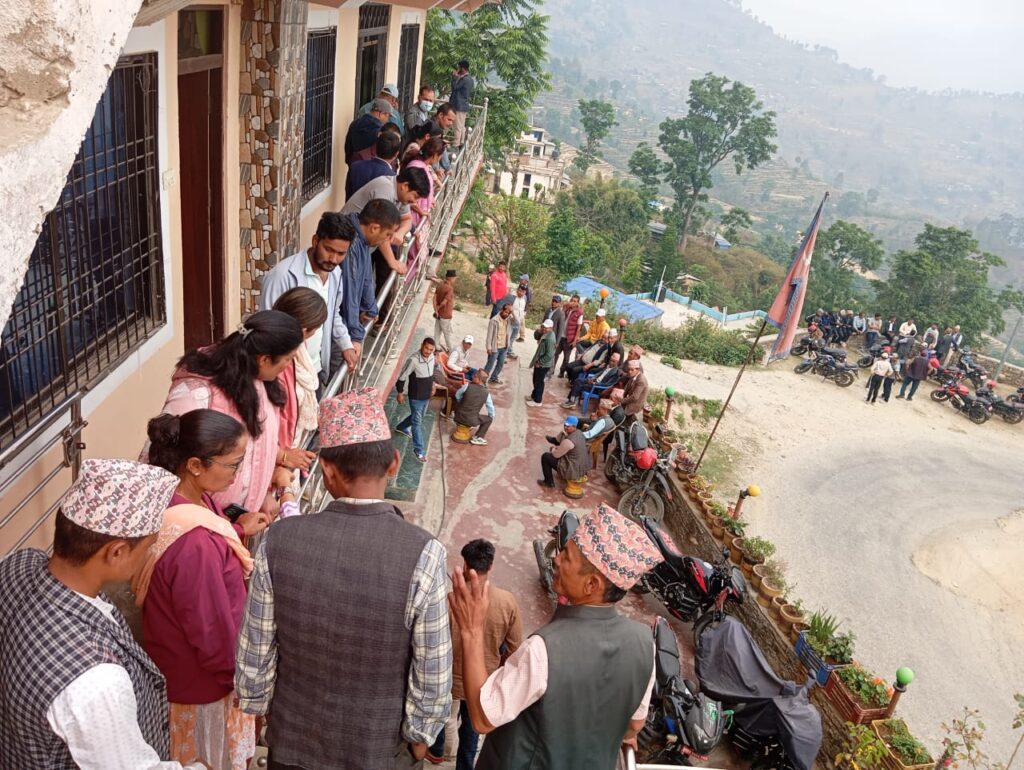 एमाले अछाम अधिवेशनमा विवाद : निर्वाचनको माग गर्दै प्रतिनिधि आक्रोशित