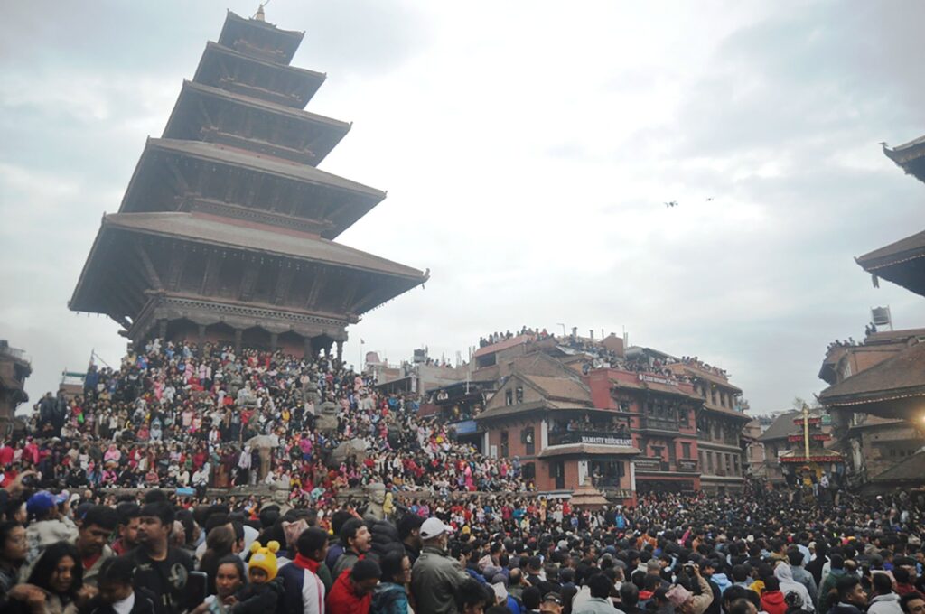 विश्वप्रसिद्ध बिस्काः जात्रा भैरवको रथ वंशगोपाल पुगेर फर्काउँदै