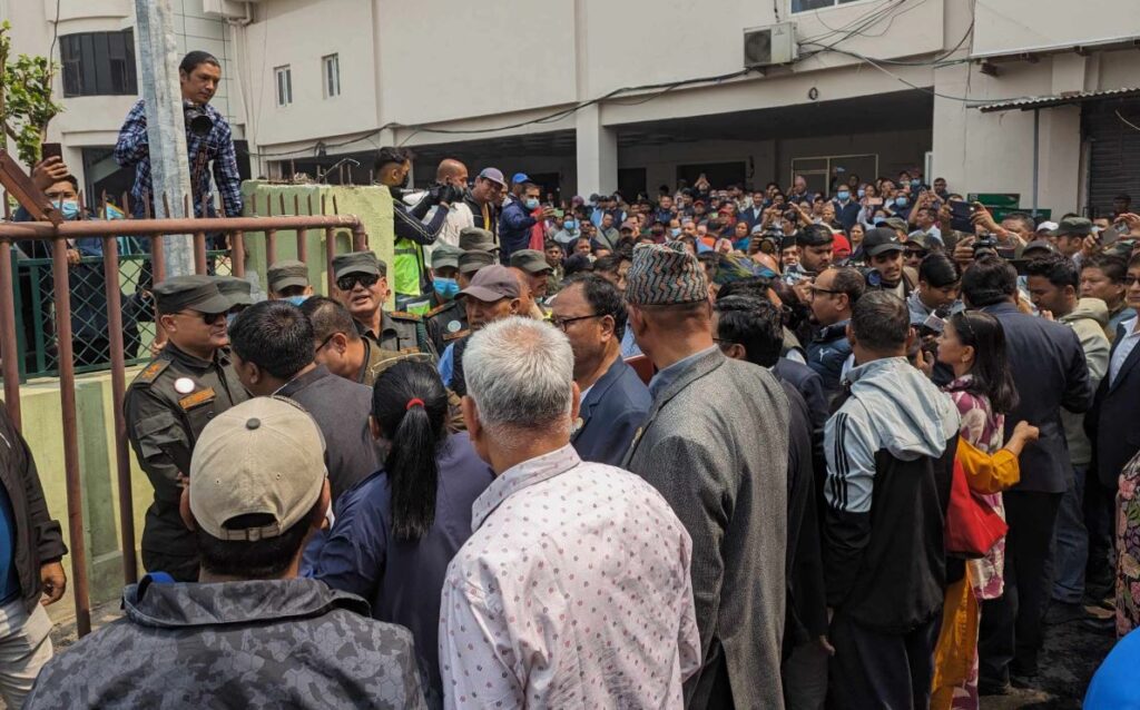 काठमाडौं नगरप्रहरीले लगायो प्रमुख प्रशासकीय अधिकृतको कार्यकक्षमा ताला