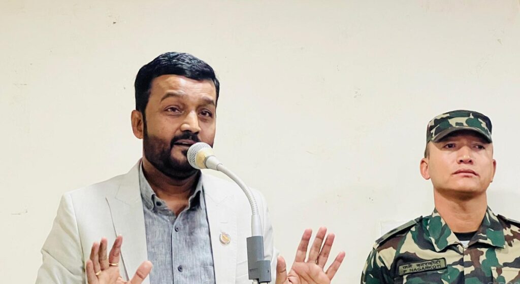 जुम्ला पुगेर खानेपानी मन्त्रीले भने- खानेपानीसहित विविध समस्या समाधान गर्छु