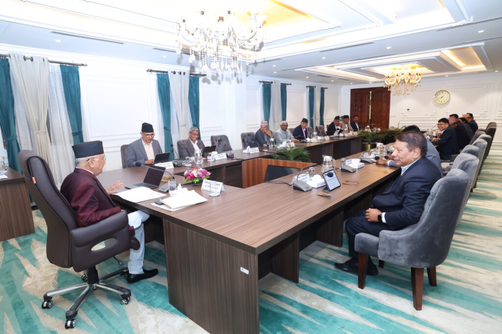 शिक्षकका माग सम्बोधन गर्न सरकार तयार, कक्षामा फर्कन आह्वान