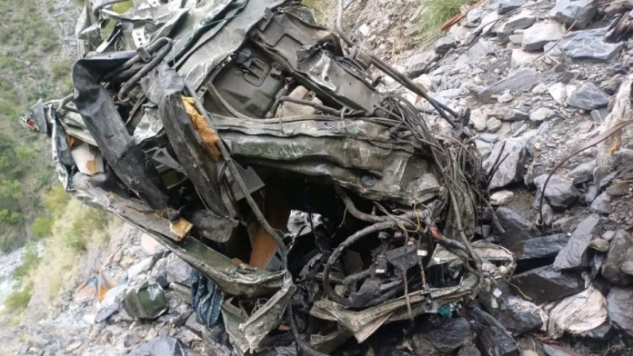 जम्मु कश्मीरमा भारतीय सेनाको ट्रक खोँचमा खस्दा तीन सैनिकको मृत्यु