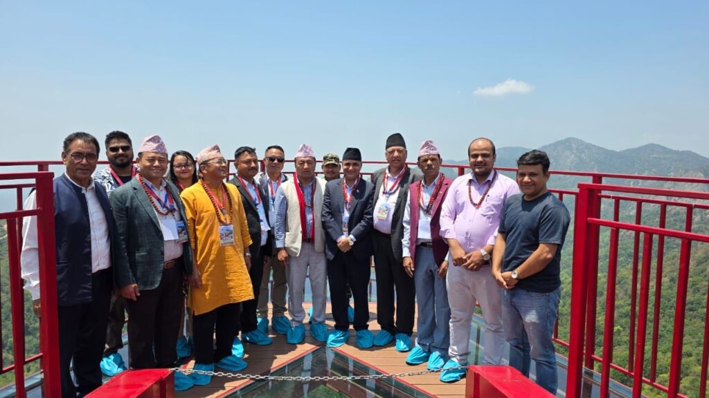 भेडेटारको स्काइवाक पुगेर मुख्यमन्त्री कँडेलले गरे कर्णालीको पर्यटनमा लगानी गर्न आग्रह