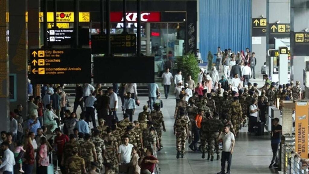 भारत–पाकिस्तानबीच बढ्दो तनाव, भारतले गर्यो २४ वटा विमानस्थल बन्द