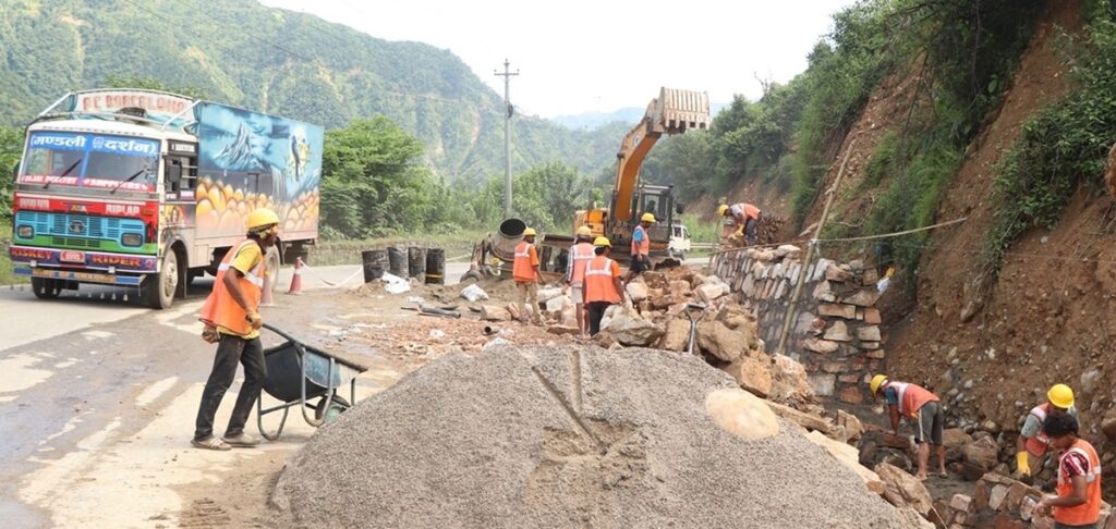 नागढुङ्गा–नौबिसे सडक राति पाँच घण्टा बन्द गरिने