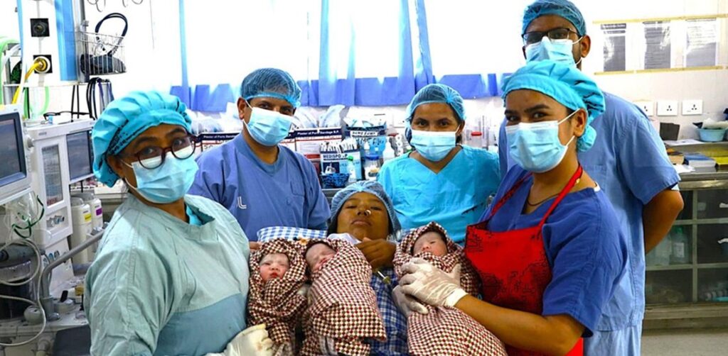 तिम्ल्याहा शिशु जन्माएकी हीरालाई मोलुङ गाउँपालिकाबाट ५० हजार सहयोग