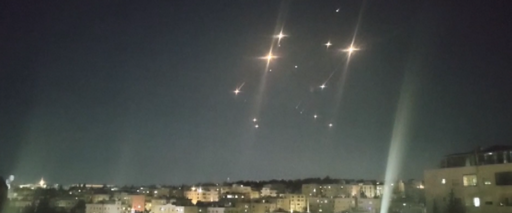 इरानद्वारा ट्रम्पको युद्धविराम घोषणा अस्वीकारः इजरायलमा क्षेप्यास्त्र प्रहार, ३ जनाको मृत्यु