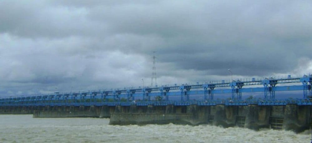 महाकालीमा पानीको बहाब बढ्यो, चारपाङ्ग्रे सवारीसाधन आवतजावतमा रोक