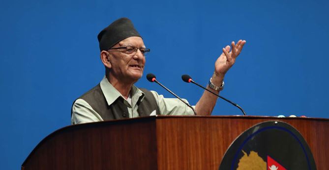 संसद्मा चित्रबहादुरको व्यंग्य ; नाच जस्तो नाच गरौं भने घाँघर फाट्ने