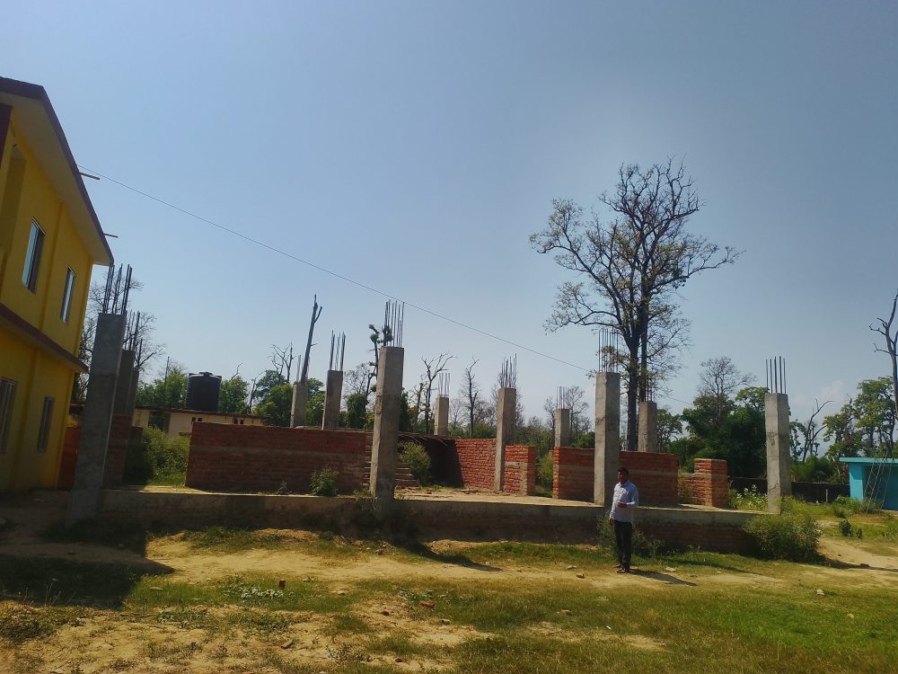 बजेट अभावमा विद्यालय भवन अधुरो