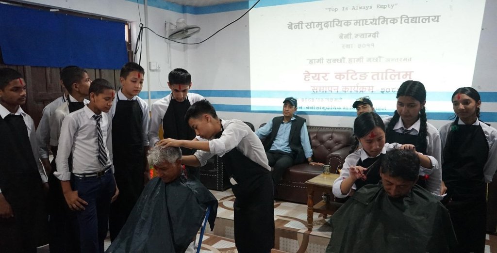 विद्यार्थीलाई पढाईसँगै सीप