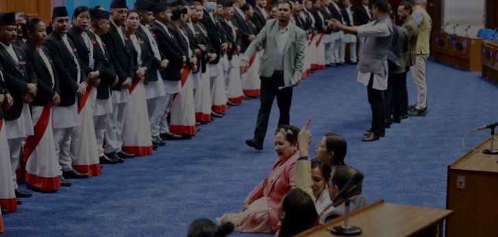 संसद् बैठक चलिरहँदा पलेँटी कसेर बसे रास्वपा सांसद