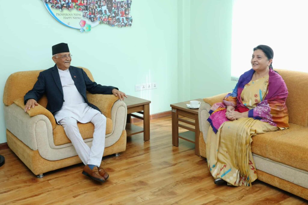 एमालेका अध्यक्ष ओली र पूर्वराष्ट्रपति भण्डारीबीच भेटवार्ता