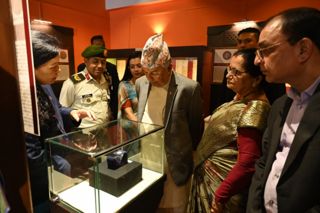 राष्ट्रपति पौडेलद्वारा राष्ट्रिय र सैनिक सङ्ग्रहालयको अवलोकन