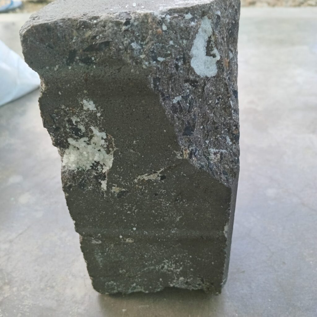 ५० किलोको युरिया मलको बोरामा साढे ४ किलोको ढुङ्गा