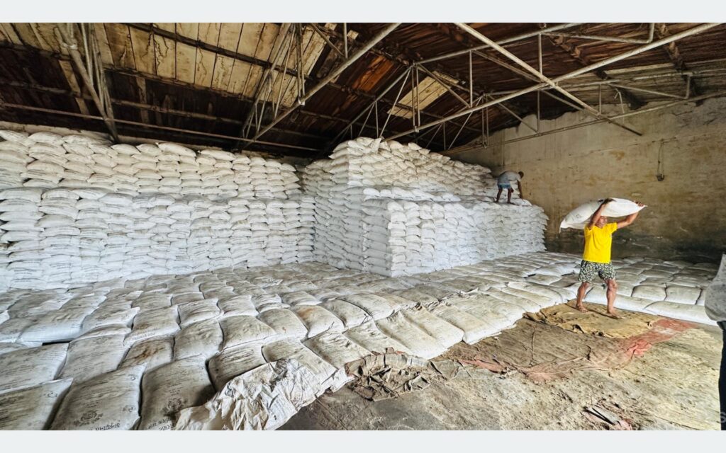 कम्पनी भन्छ- ‘मल छ’, किसान भन्छन्, ‘पाइएन’