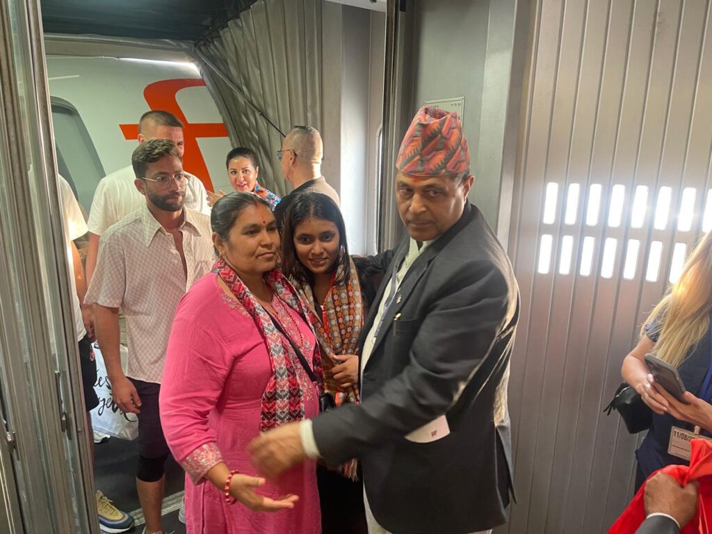 इजरायल पुगेर विपिनका आमा र बहिनीले भने– हाम्रो कसैसँग दुश्मनी छैन, विपिनलाई घर पठाइदिनुस्