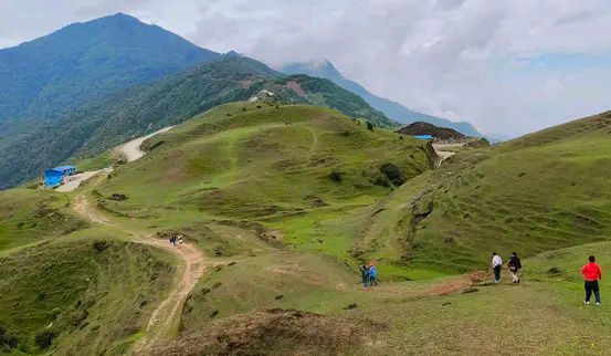 पर्यटकका लागि आकर्षक गन्तव्य बन्दै भोजपुरको चखेवा भञ्ज्याङ