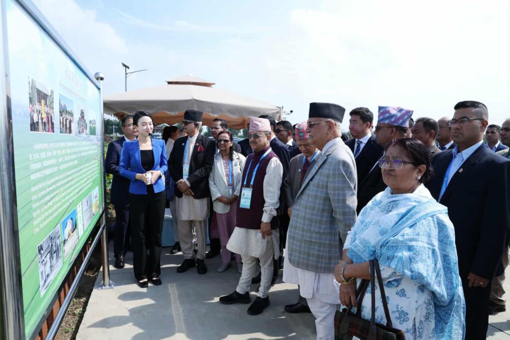 प्रधानमन्त्री ओलीबाट सिआओझानस्थित धान उत्पादन विशेष क्षेत्रको अवलोकन