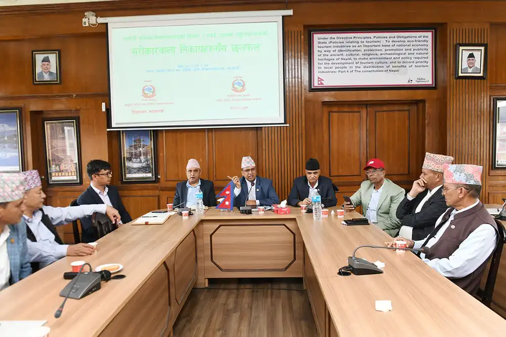 सुर्खेतबाट कर्णालीका विभिन्न जिल्लामा हवाई उडान गर्ने बारे वृहत छलफल