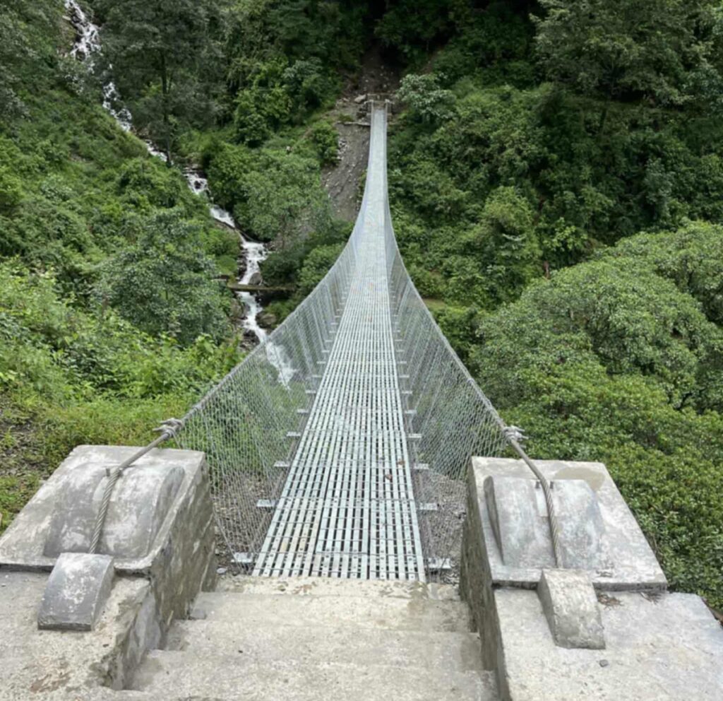 झोलुङ्गे पुलले सहज बन्यो यात्रा