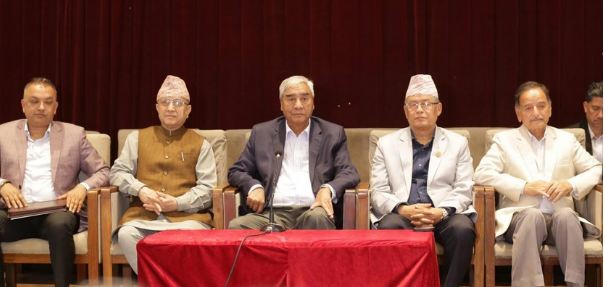 कांग्रेस र एमाले दुवैले बोलाए आकस्मिक बैठक