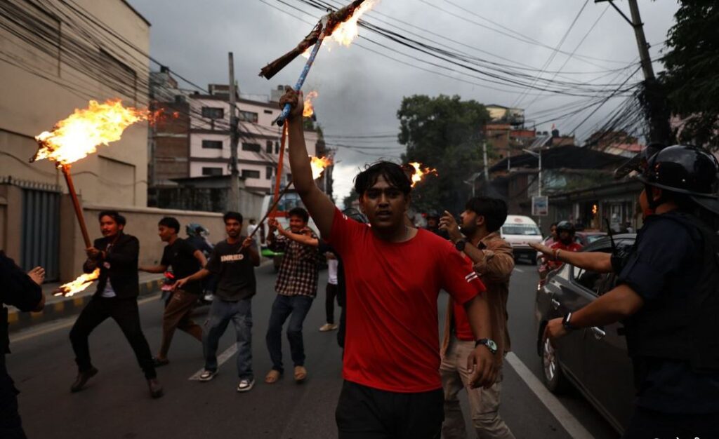 लिपुलेक सम्झौताको विरोधमा भारतीय दूतावास अगाडि प्रदर्शन