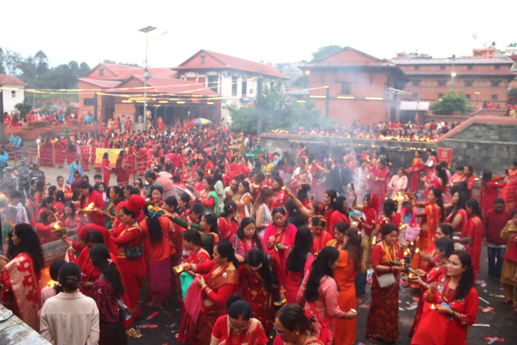 हरितालिका : पशुपतिनाथलगायत देशभरका शिवालयमा भक्तजनको घुइँचो