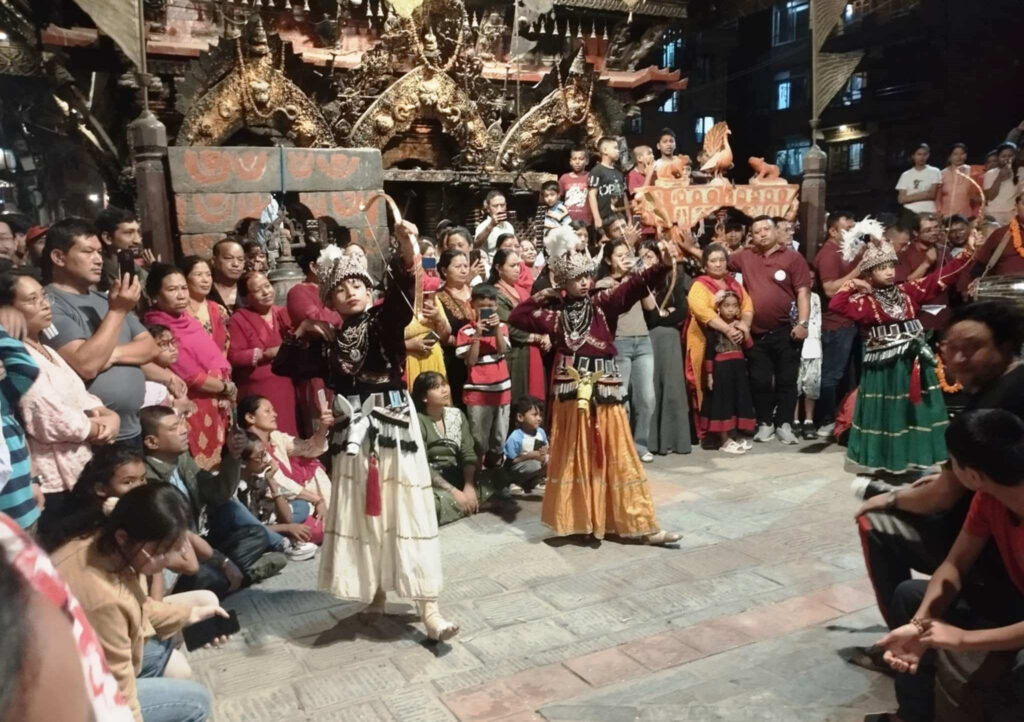 मध्यपुरथिमि बोडेमा नीलबाराही नाच सुरु