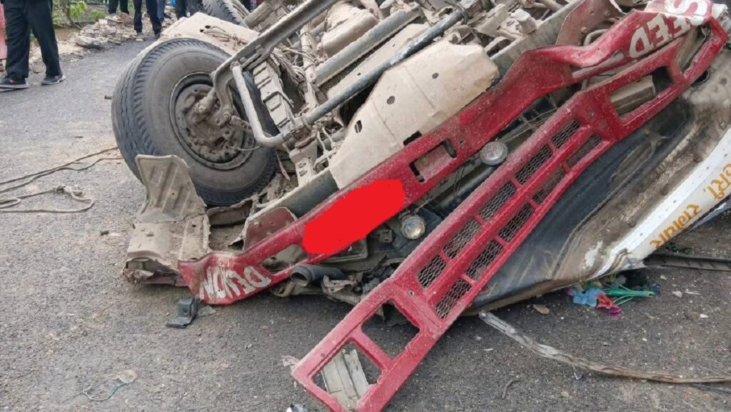 खोटाङमा गाडी दुर्घटना : १३ जना घाइते, केहीको अवस्था गम्भीर