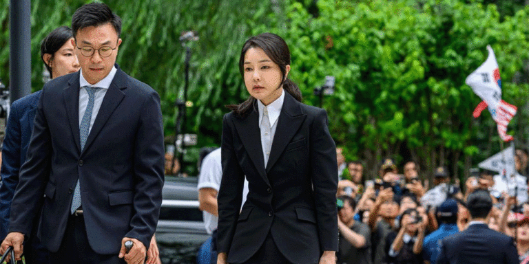 दक्षिण कोरियाकी पूर्व प्रथम महिला किम पक्राउ