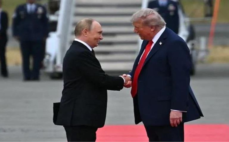 अलास्कामा पुटिनले ट्रम्पलाई ३ करोड ५२ लाख नगद दिएको खुलासा