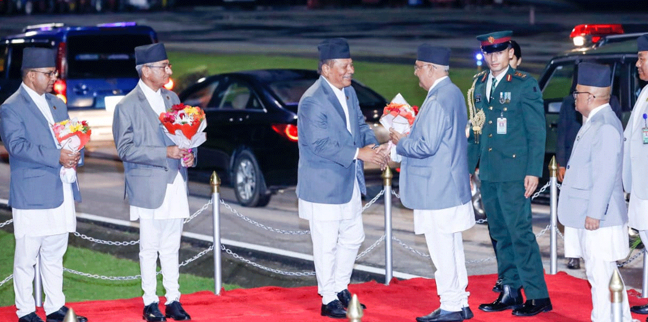 प्रधानमन्त्री ओली स्वदेश फिर्ता