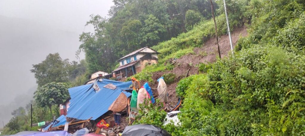 धरानमा पहिरोले एक घरमा क्षति, १२ घर उच्च जोखिममा