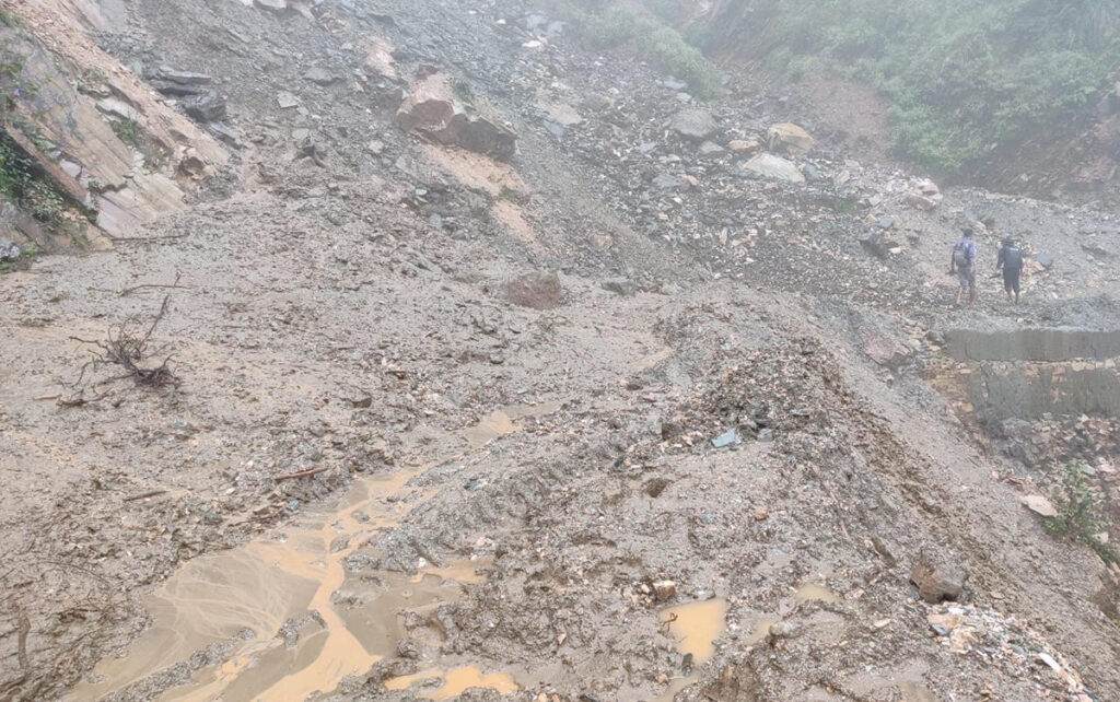 रुकुम पश्चिममा पहिरोले पुरिएर महिलाको मृत्यु