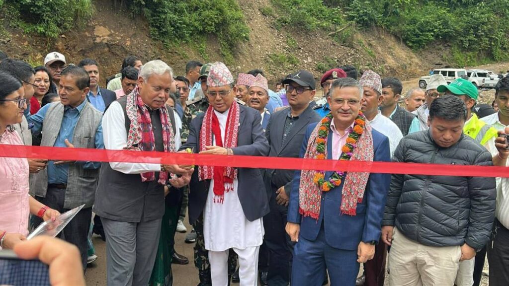 भौतिक पूर्वाधारमन्त्री दाहालद्वारा पुवाखोलामा निर्मित बेलिब्रिज उद्घाटन