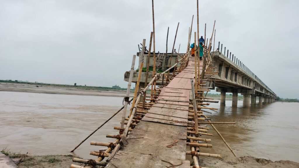 तीन वर्षमा सम्पन्न हुनुपर्ने कमला नदीको पुल १४ वर्ष पनि अधुरै
