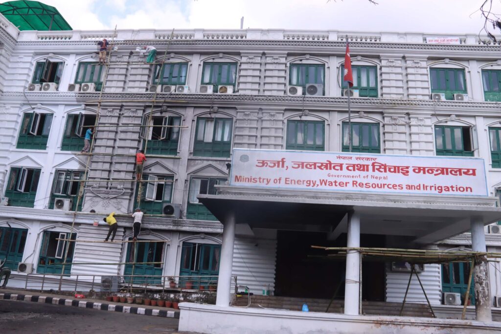 ‘चोरी गरेका सामग्री तत्काल फिर्ता गर्नु’