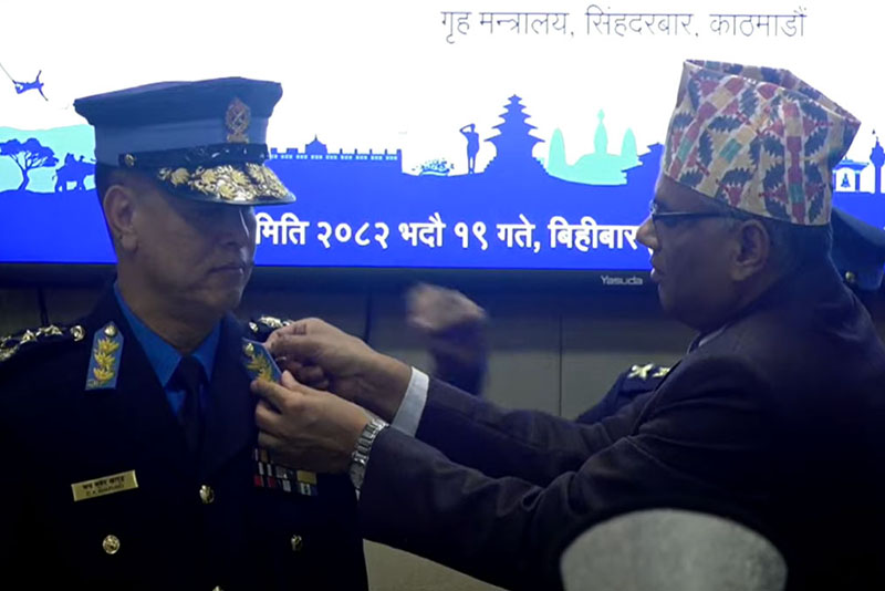 आईजीपी खापुङलाई दर्ज्यानी चिह्न प्रदान