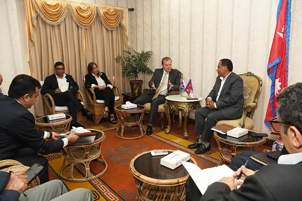 ऊर्जामन्त्री घिसिङ र बेलायतका राजदूत फेनबीच भेटवार्ता