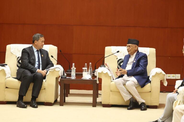 प्रधानमन्त्री ओली र कम्बोडियाका प्रधानमन्त्री महानेटबीच भेटवार्ता