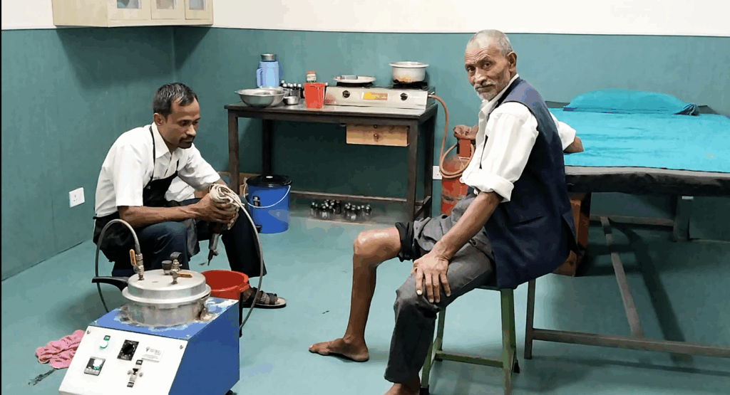 आयुर्वेद तथा वैकल्पिक चिकित्सातर्फ आकर्षण बढ्दो