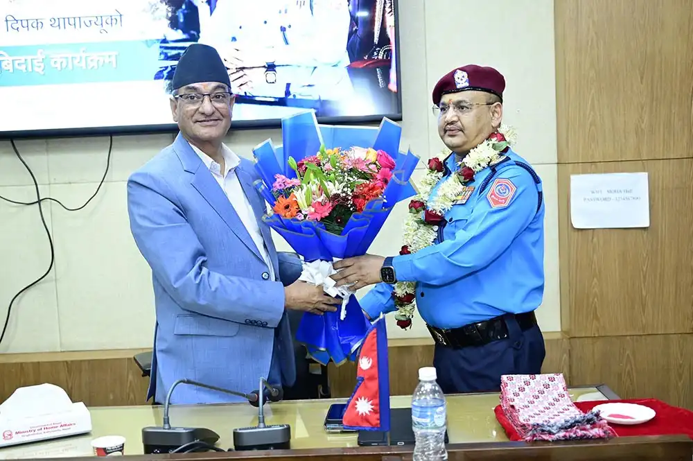 गृह मन्त्रालयद्वारा सेवा निवृत्त हुन लागेका महानिरीक्षक दिपक थापाको बिदाई