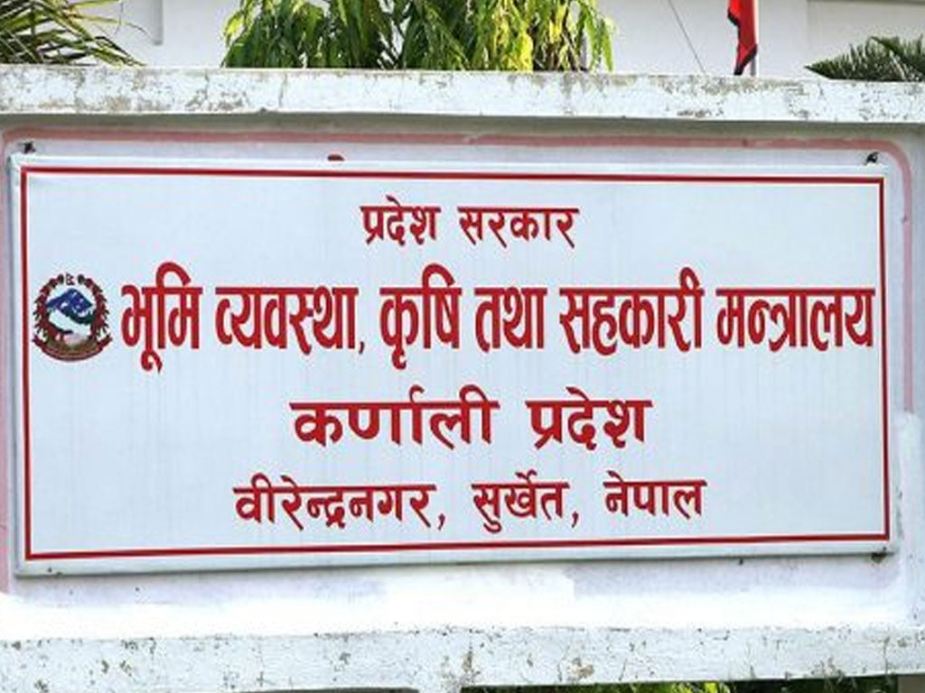 अनुगमन गर्न किसानले मन्त्री बोलाएपछि…