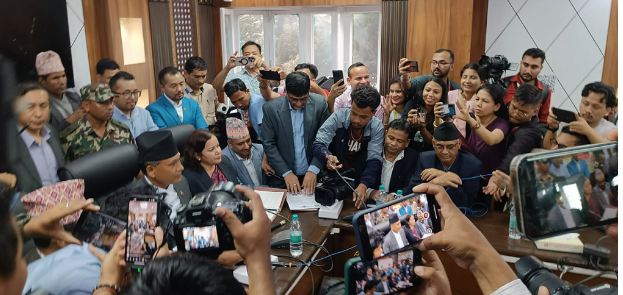 नवनियुक्त कुलमान घिसिङ ऊर्जा मन्त्रालयको जिम्मेवारीमा, पहिलो निर्णय : विद्युत् प्राधिकरणको बक्यौता उठाउने