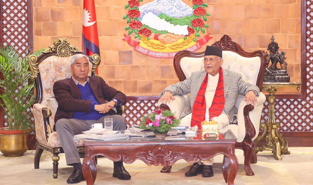 ओलीलाई भेट्न बालुवाटार पुगे देउवा