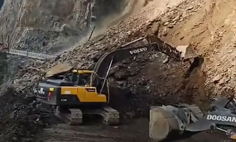 मुग्लिन-काठमाडौँ सडकखण्ड दुईतर्फी अवरुद्ध