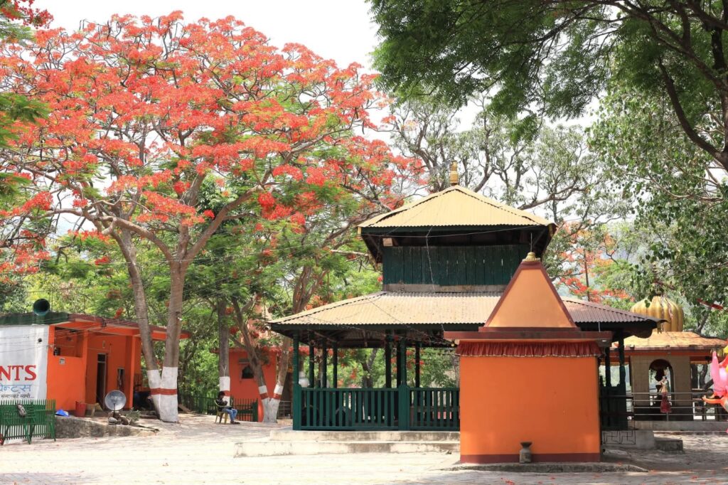 नुनथर महादेवस्थान अब्यवस्थित बन्दै, भक्तजन निराश