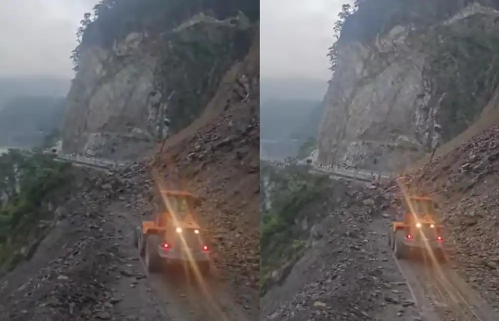 मुग्लिन नारायणगढ सडकको पहिरो हटाउने कार्य शुरु