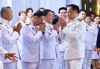 शाही अनुमोदनपछि थाई टाइकुन अनुतिन चार्नविराकुलद्वारा प्रधानमन्त्रीको पदभार ग्रहण